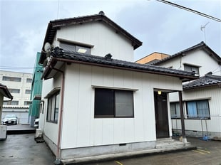 貸家飯塚町30-15の物件外観写真